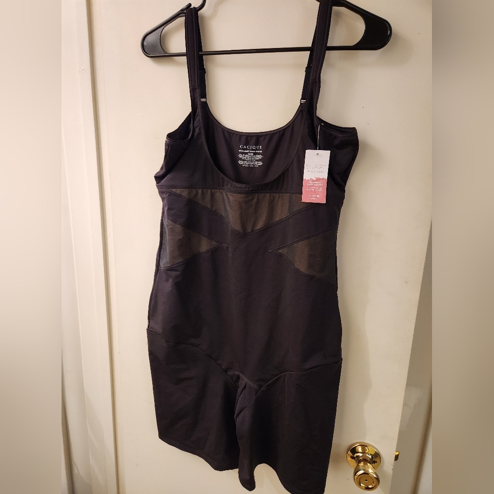 BNWT Cacique shaper sz 18-20